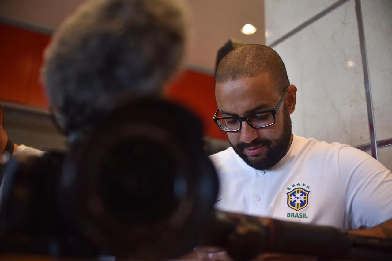 Retrato profissional de Leandro Lopes